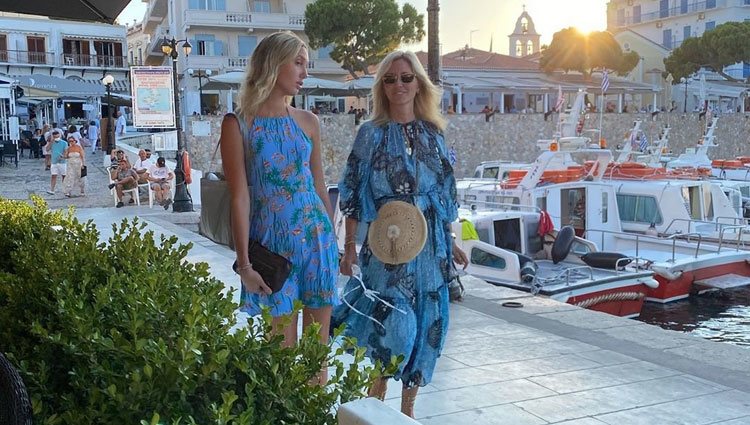 Marie Chantal de Grecia y Olympia de Grecia en Spetses