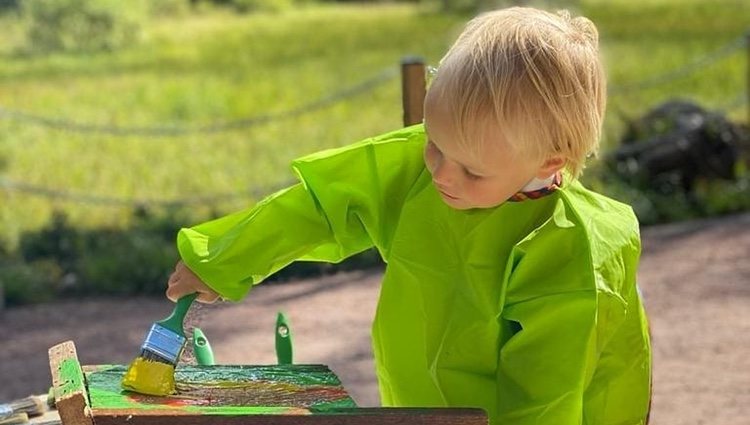 Gabriel de Suecia pintando en su primer acto oficial en Dalarna