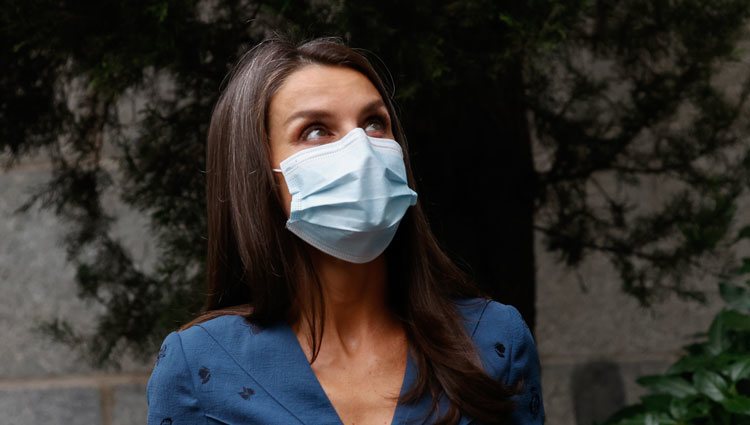 La Reina Letizia visita una exposición sobre Miguel Delibes en la Biblioteca Nacional de Madrid