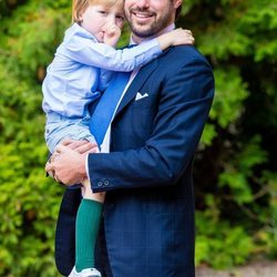 Félix de Luxemburgo y su hijo Liam de Luxemburgo en el bautizo de Carlos de Luxemburgo
