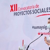 La Reina Letizia dando un discurso en la XII Convocatoria de Proyectos Sociales del Banco Santander