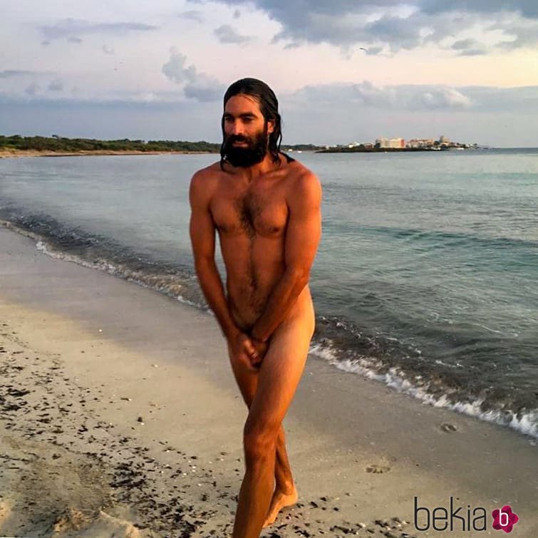 Rubén Cortada completamente desnudo para anunciar su regreso a las redes sociales