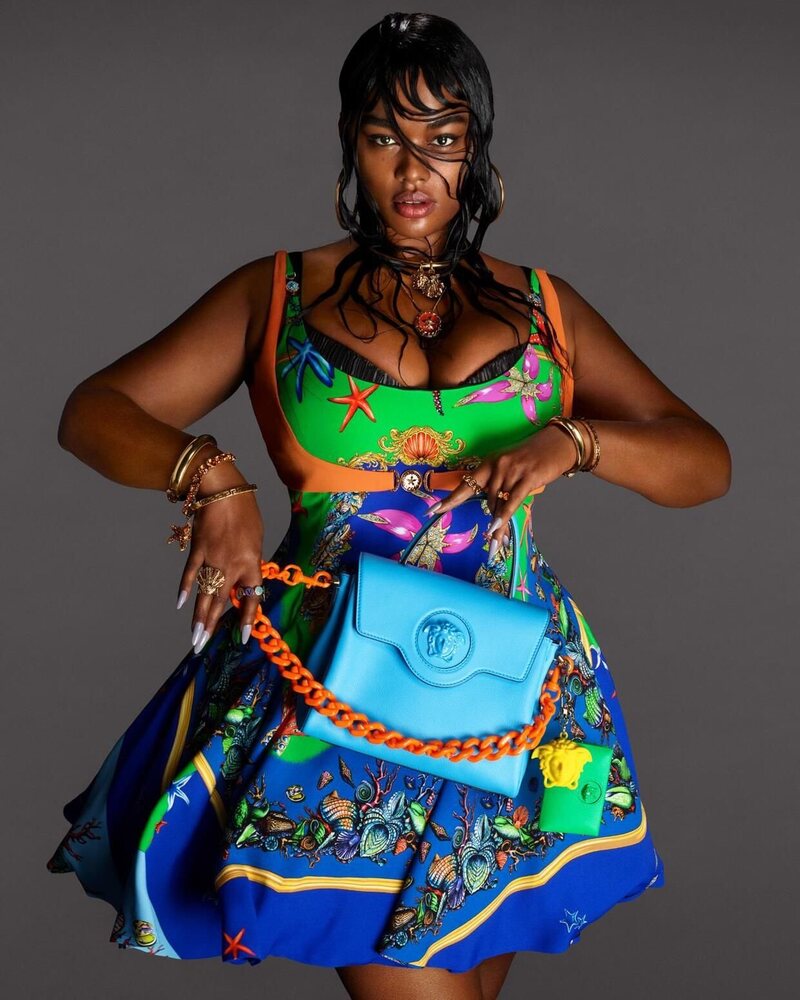 Precious Lee protagonizando la campaña primavera/verano 2021 de Versace