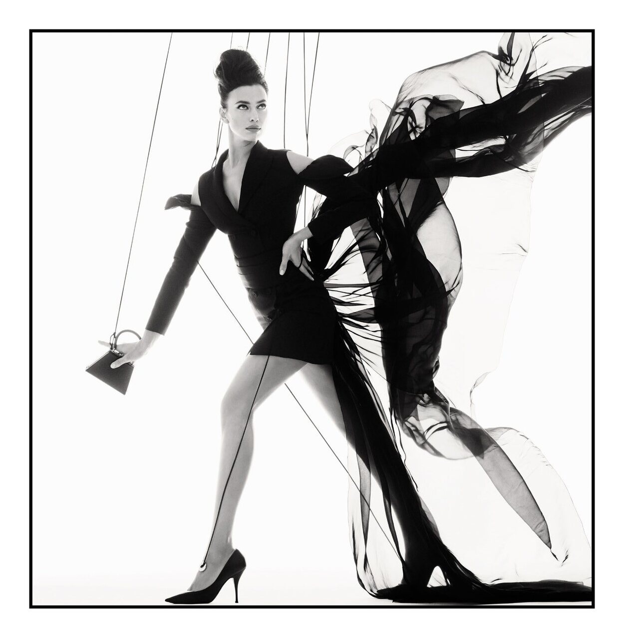 Irina Shayk en la campaña primavera/verano 2021 de Moschino