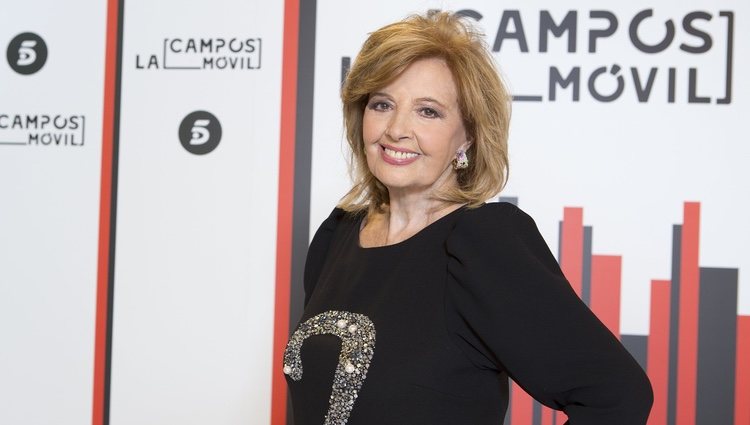 María Teresa Campos presentando 'La Campos móvil'