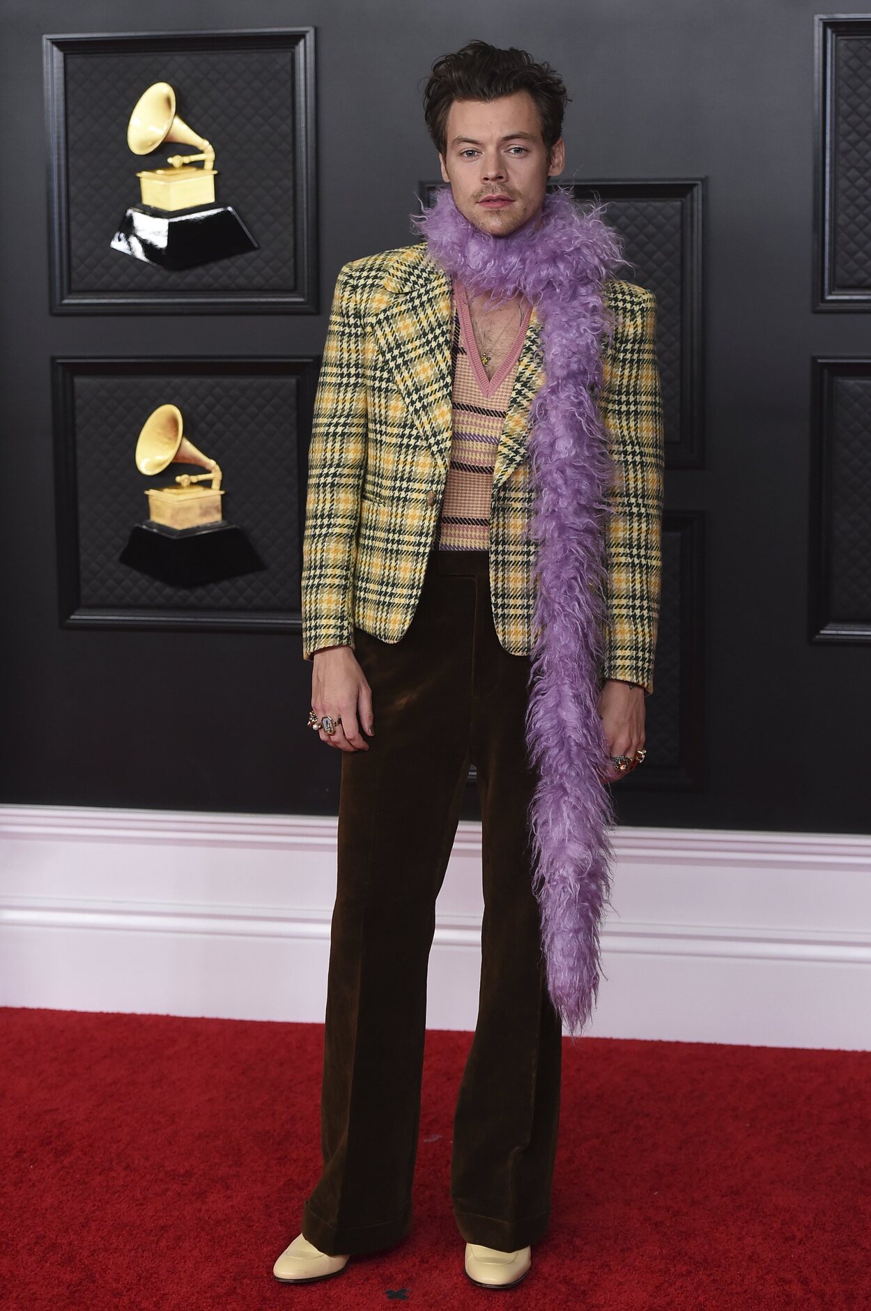 Harry Styles de Gucci en los Grammy 2021