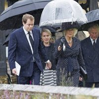 Camilla Parker con sus hijos Tom Parker Bowles y Laura Lopes y el Príncipe Carlos en el funeral de Mark Shand