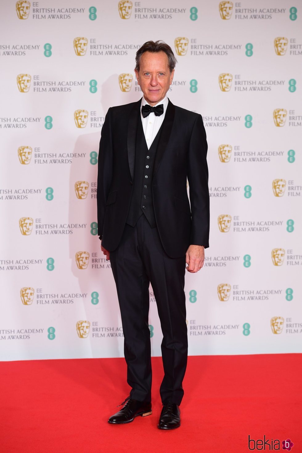 Richard E. Grant en los BAFTA 2021