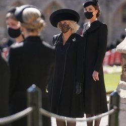 Kate Middleton y Camilla Parker en el funeral del Duque de Edimburgo