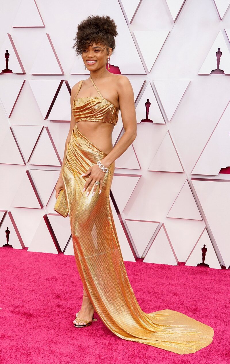 Andra Day de Vera Wang en la alfombra roja de los Premios Oscar 2021