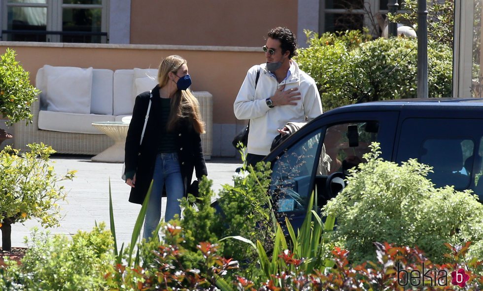 Daniela Figo y Beltrán Lozano paseando por Roma