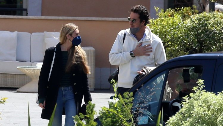 Daniela Figo y Beltrán Lozano paseando por Roma