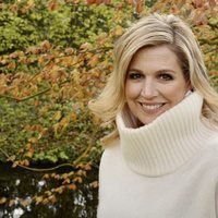 Máxima de Holanda, muy sonriente en un posado por su 50 cumpleaños