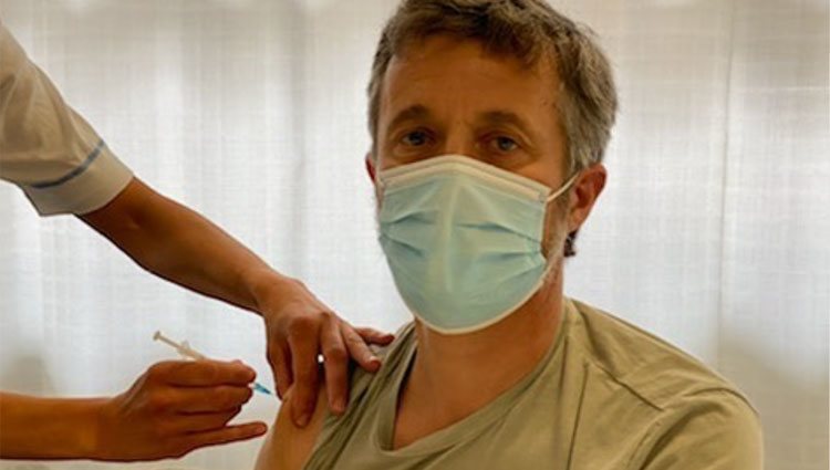 Federico de Dinamarca recibe la vacuna contra el coronavirus