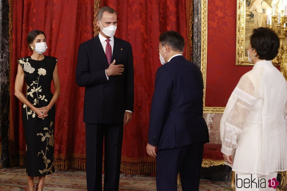 Los Reyes Felipe y Letizia saludan al Presidente de Corea del Sur, Moon Jae-in, y la Primera Dama Kim Jung-sook, en la cena de Estado en su honor