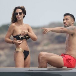 Tamara Gorro y Ezequiel Garay en Ibiza