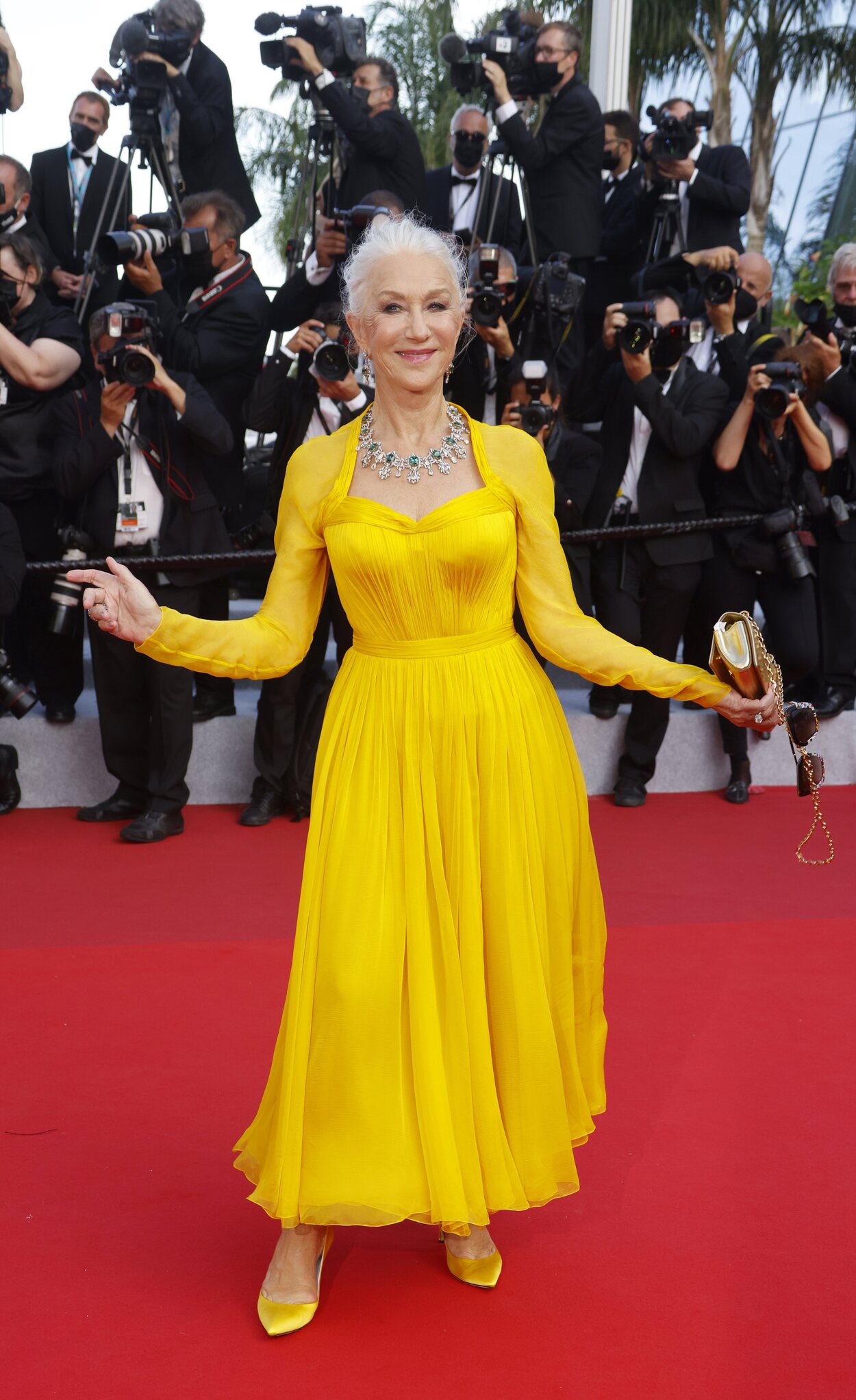 Helen Mirren vestida de Dolce & Gabbana en el Festival de Cannes 2021