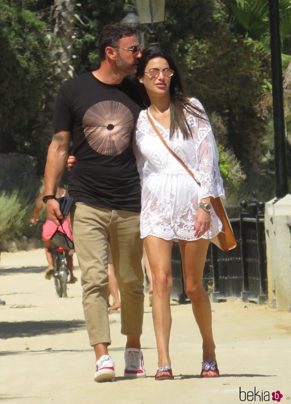 Carla Barber con un misterioso hombre en Marbella