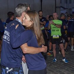 Isabel de Dinamarca abraza a Federico de Dinamarca en la Royal Run