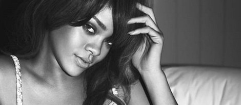 Rihanna posa con ropa interior de Armani