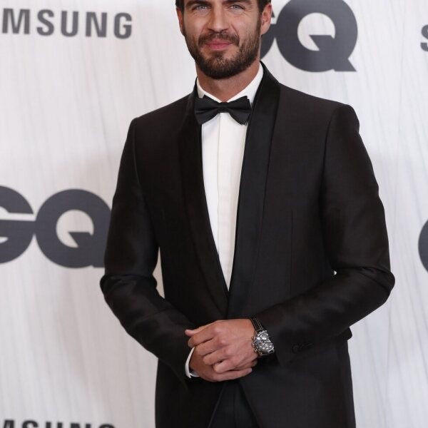 Maxi Iglesias En Los Premios GQ Hombre Del A o 2021 Alfombra Roja De 