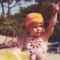 Amalia de Holanda de vacaciones en Italia cuando era pequeña