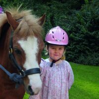 Amalia de Holanda con su pony Fredje
