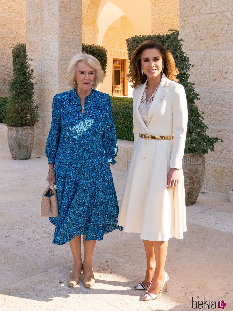 Camilla Parker y Rania de Jordania en la bienvenida a Carlos y Camilla por su viaje oficial a Jordania