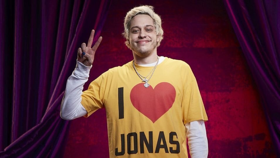 Pete Davidson en el programa 'Jonas Brothers Family Roast'