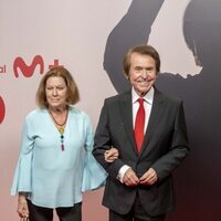 Raphael y su mujer Natalia Figeroa en la presentación de 'Raphaelismo'