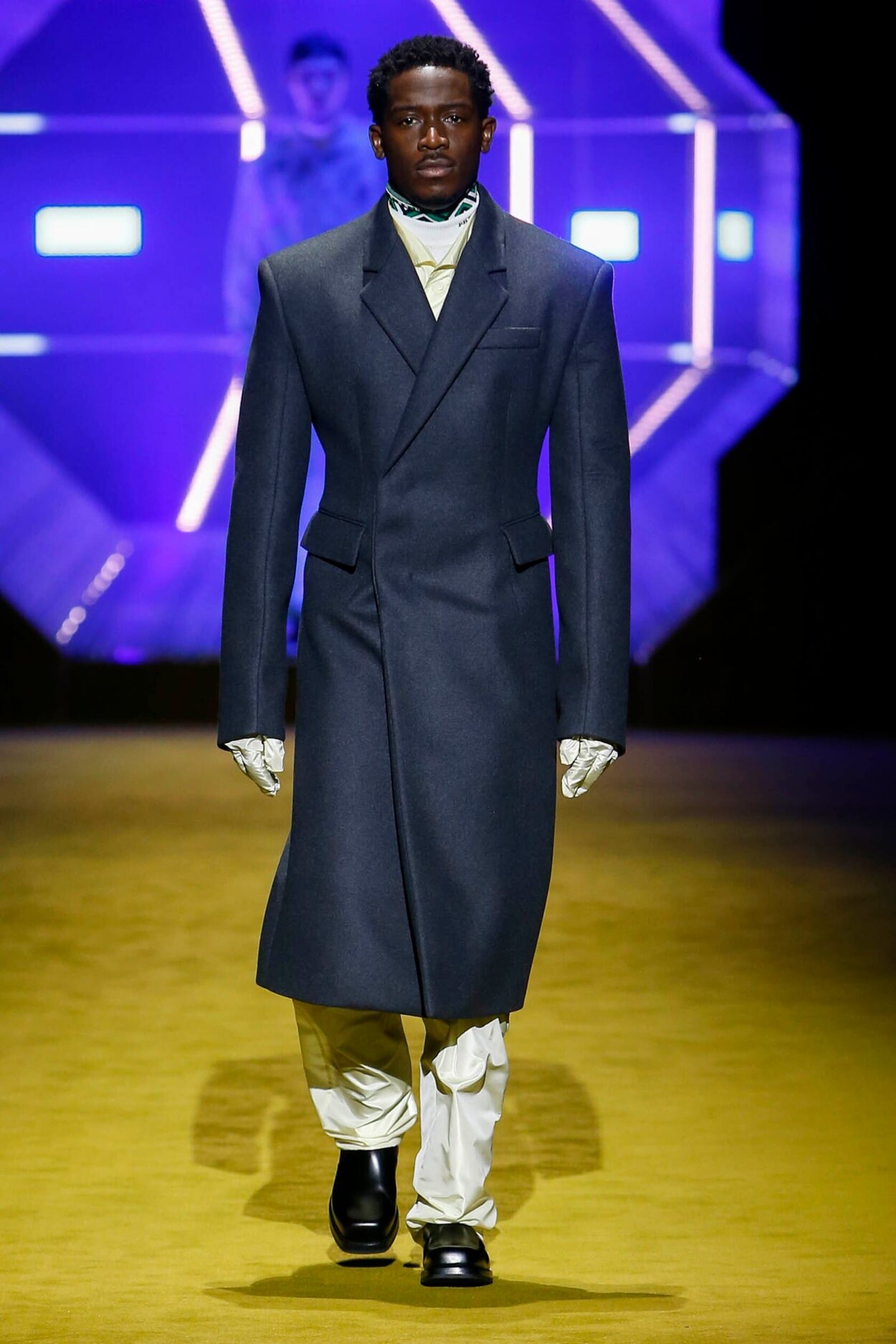 Damson Idris desfilando para Prada otoño/invierno 2022/2023