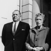 Don Juan de Borbón, la Reina Victoria Eugenia y el Rey Juan Carlos