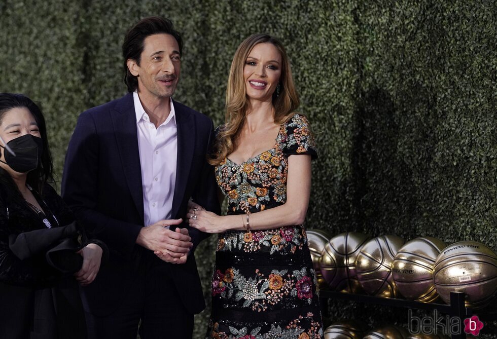 Adrien Brody y Georgina Chapman en la premier de 'Winning Time'
