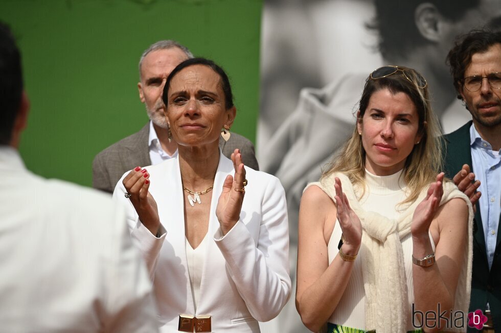 Claudia Rodríguez, viuda de Manolo Santana, acude a su homenaje