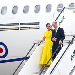 El Príncipe Guillermo y Kate Middleton a su llegada a Jamaica en su tour por el Jubileo de Platino