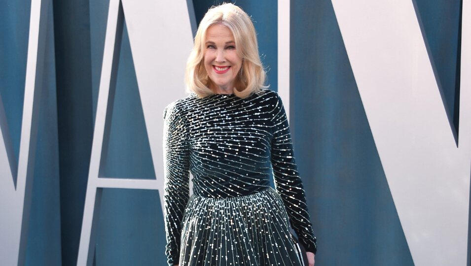 Catherine O'Hara en la fiesta de Vanity Fair tras los Premios Oscar 2022