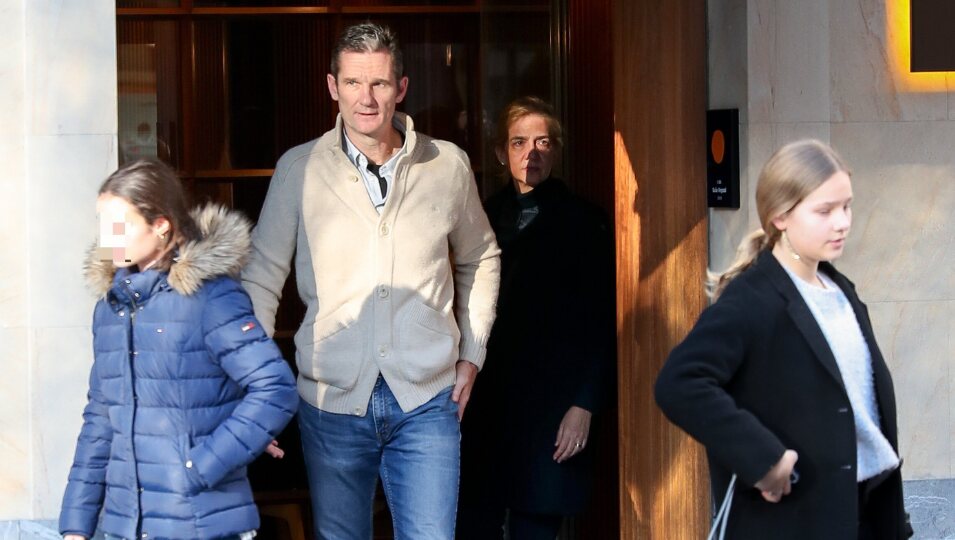 La Infanta Cristina e Iñaki Urdangarin y su hija Irene Urdangarin a la salida de un restaurante de Vitoria