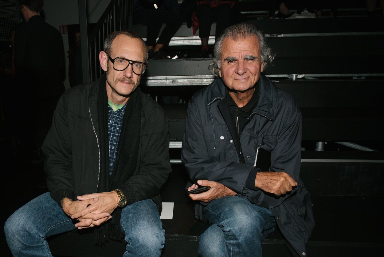 Terry Richardson y Patrick Demarchelier en París durante un desfile de Saint Laurent en 2015
