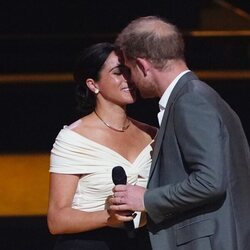 El Príncipe Harry y Meghan Markle, muy cariñosos en la inauguración de los Juegos Invictus