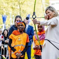Máxima de Holanda practicando tiro con arco en la décima edición de los Juegos del Rey