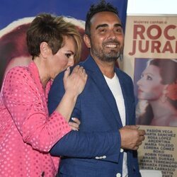 Rocío Carrasco y Fidel Albiac, muy cariñosos en la presentación de 'Mujeres cantan a Rocío'