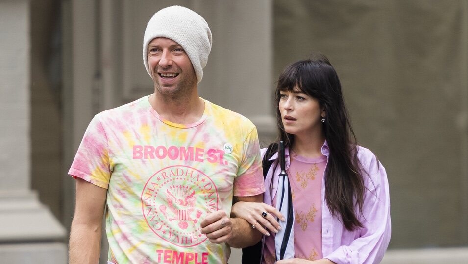 Chris Martin y Dakota Johnson paseando por Nueva York