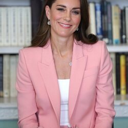 Kate Middleton muy sonriente en una mesa redonda del Royal Foundation Centre for Early Childhood