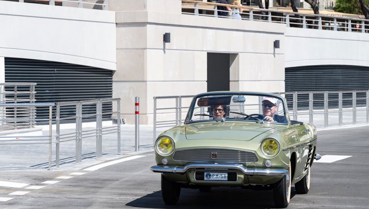 Alberto y Estefanía de Mónaco en un coche de la Colección de Automóviles del Príncipe de Mónaco