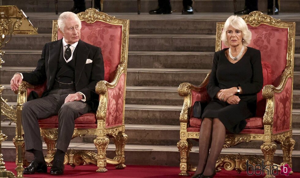 El Rey Carlos y la Reina Camilla antes del primer discurso del Rey Carlos III como Rey en el Parlamento