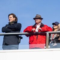 Patrick Sommerlath, Carlos Gustavo de Suecia, Sofia de Suecia, Julian de Suecia, Gabriel de Suecia y Marie Hellqvist en la Porsche Carrera Cup