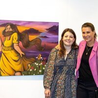 Maud Angelica Behn con Marta Luisa de Noruega y Durek Verrett en la inauguración de su exposición pictórica