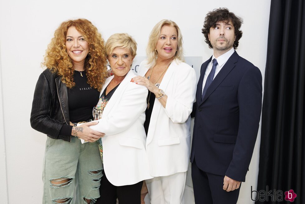 Sofía Cristo, Chelo García Cortés, Bárbara Rey y Ángel Cristo en la presentación de 'Sin etiquetas'