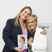 Carlota Corredera y Chelo García Cortés en la presentación de 'Sin etiquetas', sus memorias