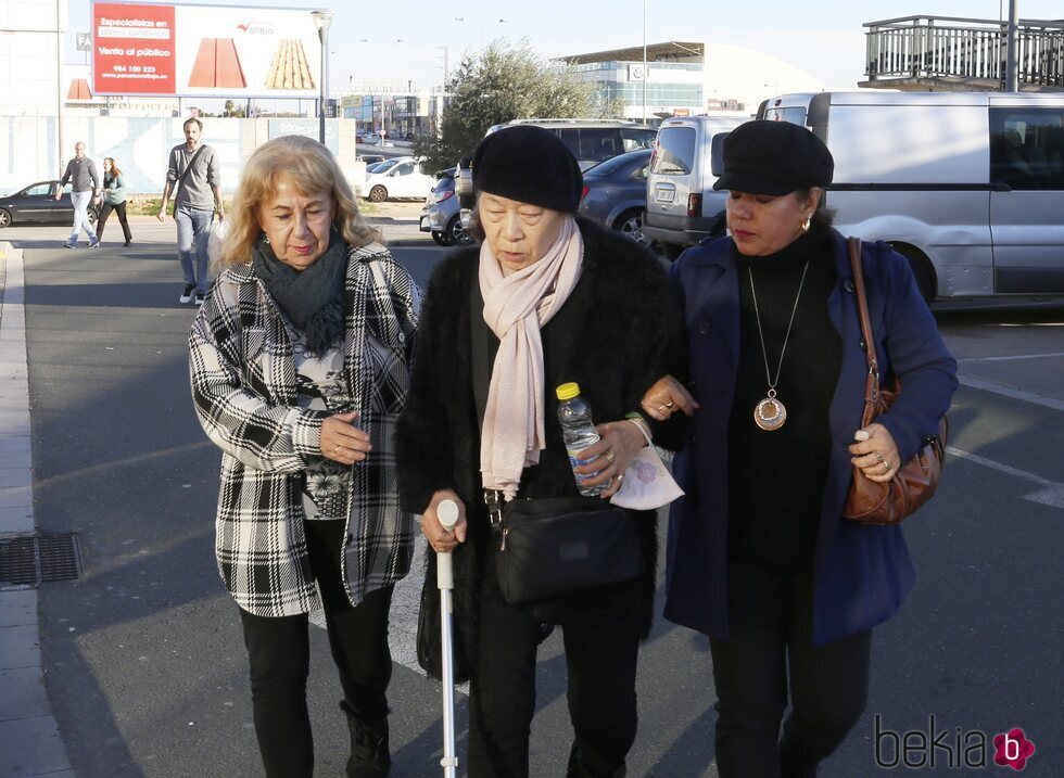 Junco a la llegada al tanatorio de su marido Bernardo Pantoja